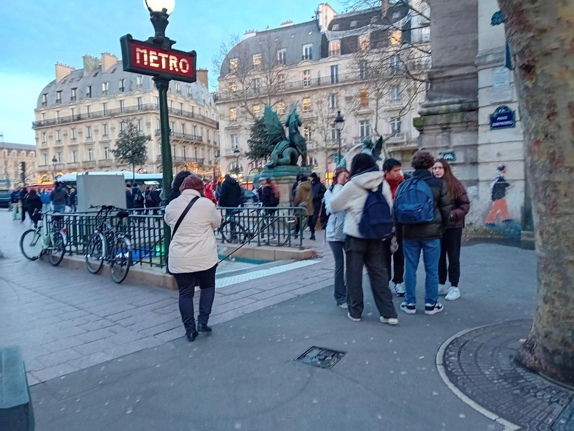 1 Minute Gare Montparnasse,center,close To Louvre Meusm And Eiffel Tour ,amusing Place Parigi